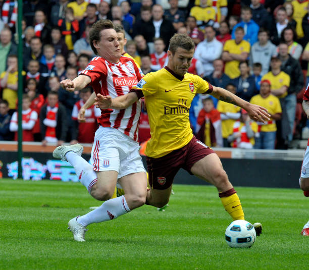 队在攻防两 队在攻防两